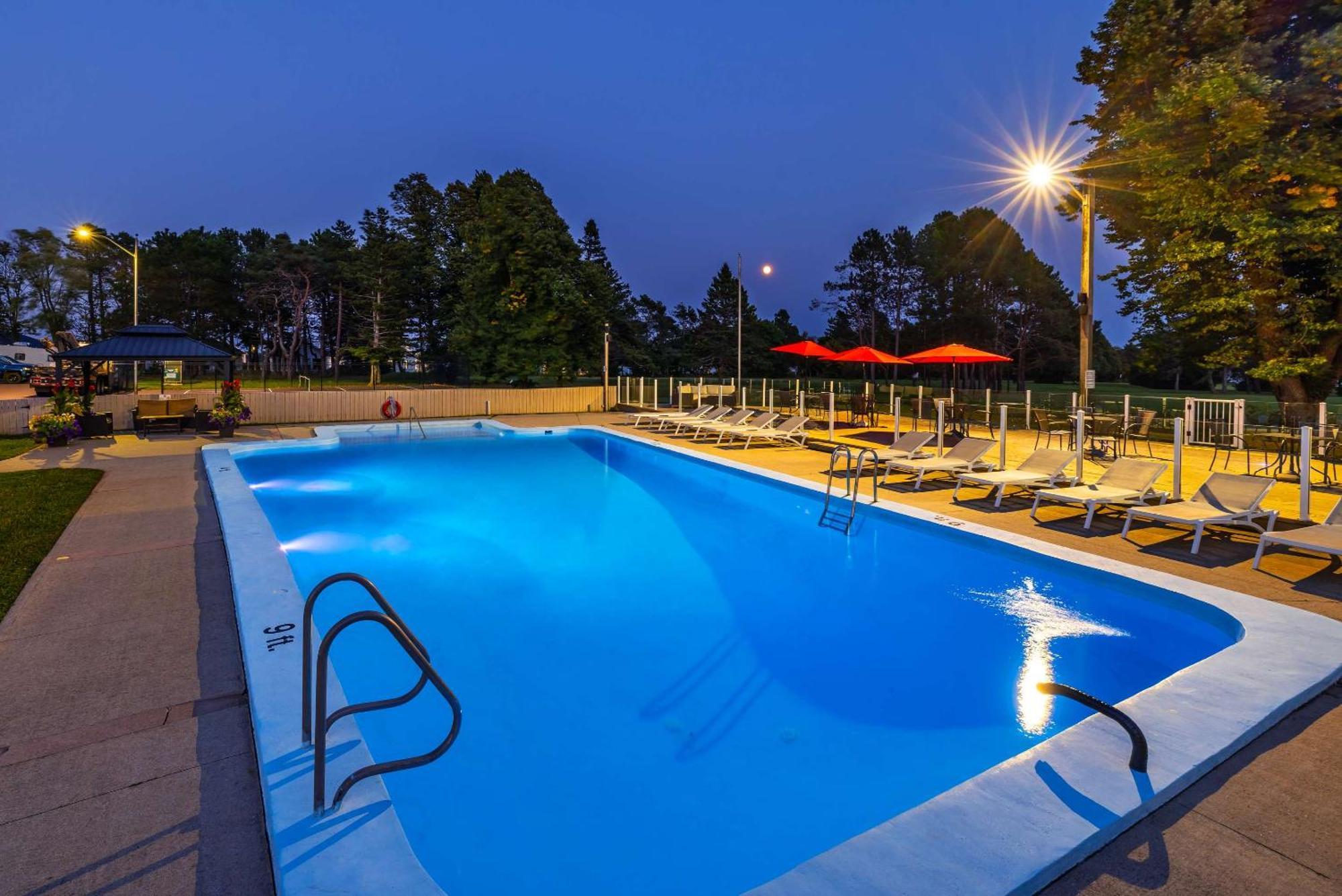 Quality Inn & Suites Garden Of The Gulf Съмърсайд Екстериор снимка